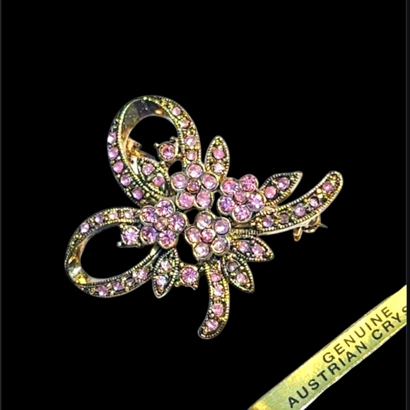 Austrian Crystal Brooch. BO1 - Picture 4 of 8